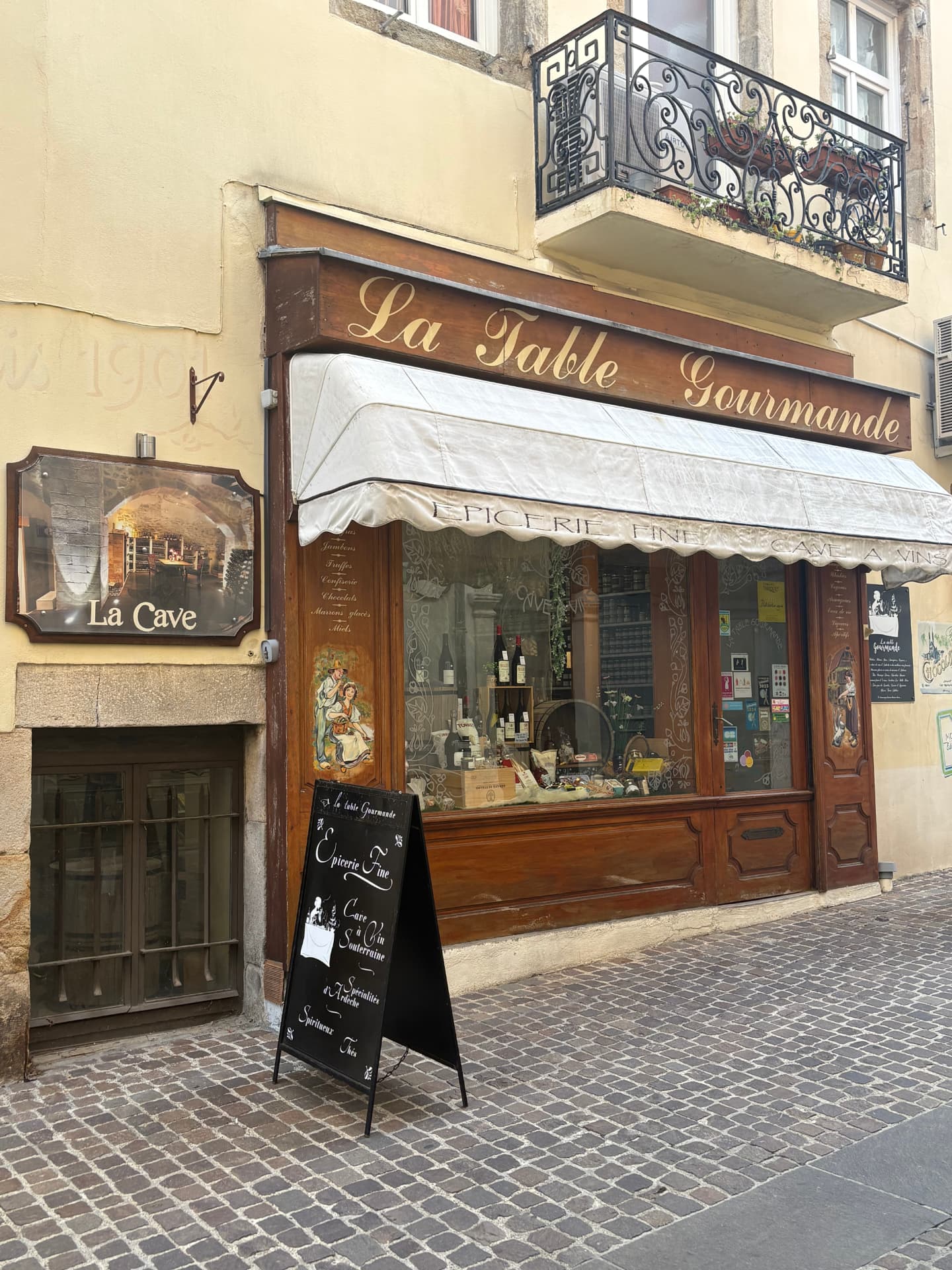 Façade de La Table Gourmande, épicerie fine à Aubenas