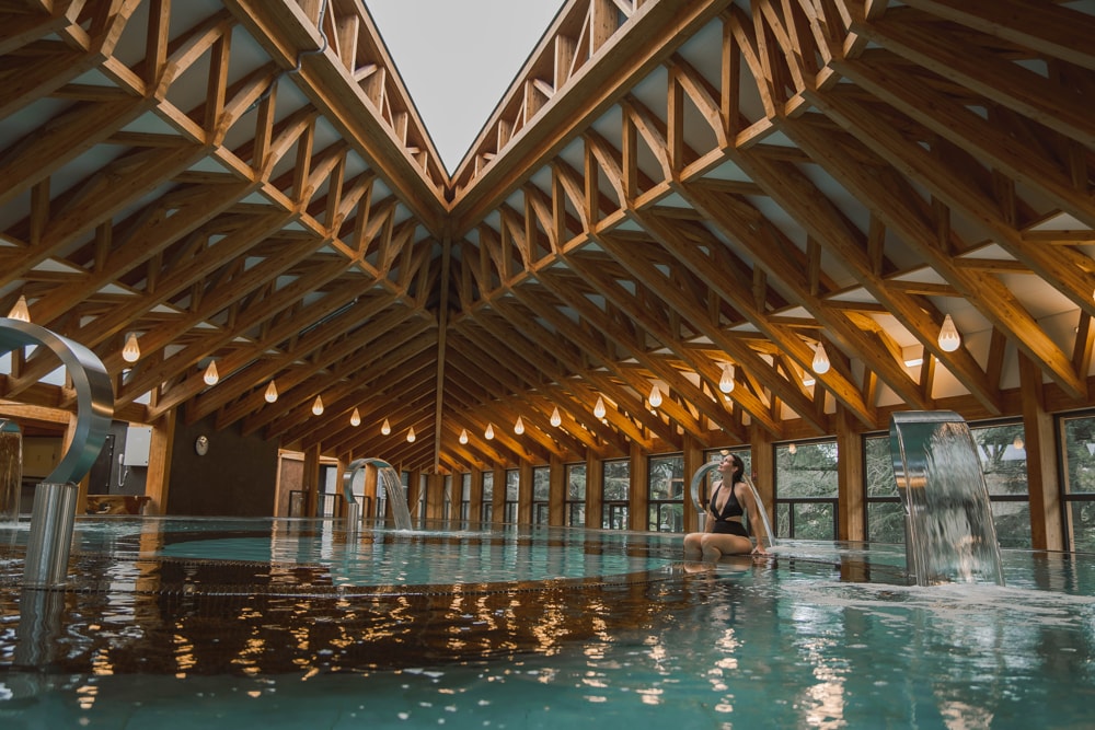 Bassin du Spa Séquoia Redwood aux Thermes de Vals-les-Bains
