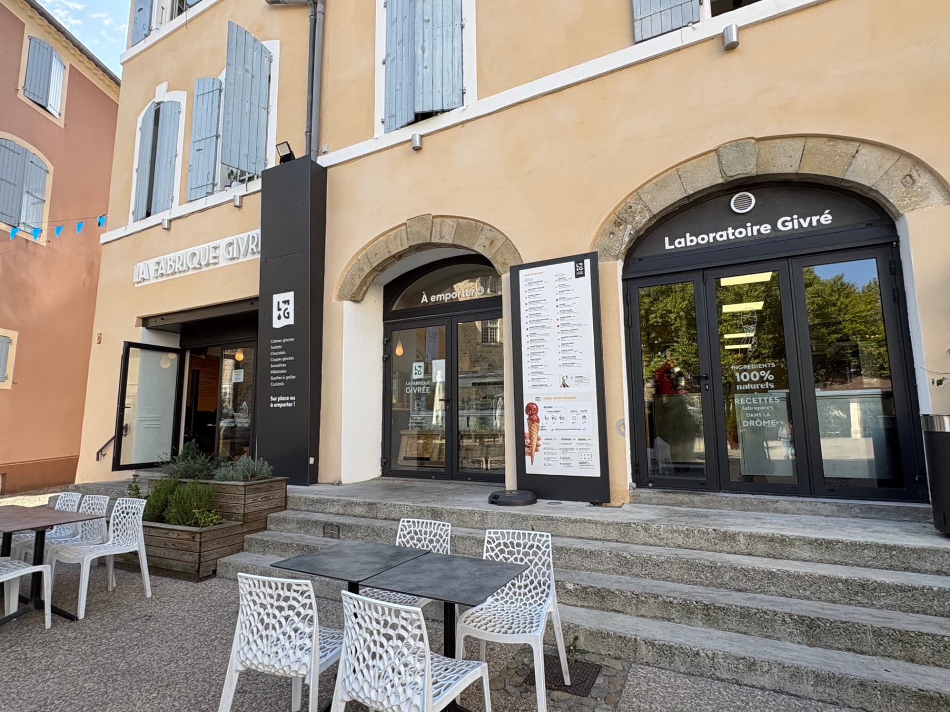 Façade de La Fabrique Givrée à Aubenas