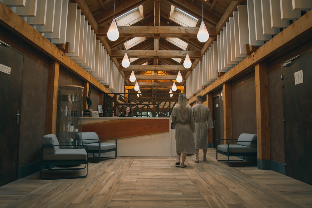 Espace intérieur du Spa Séquoia Redwood à Vals-les-Bains