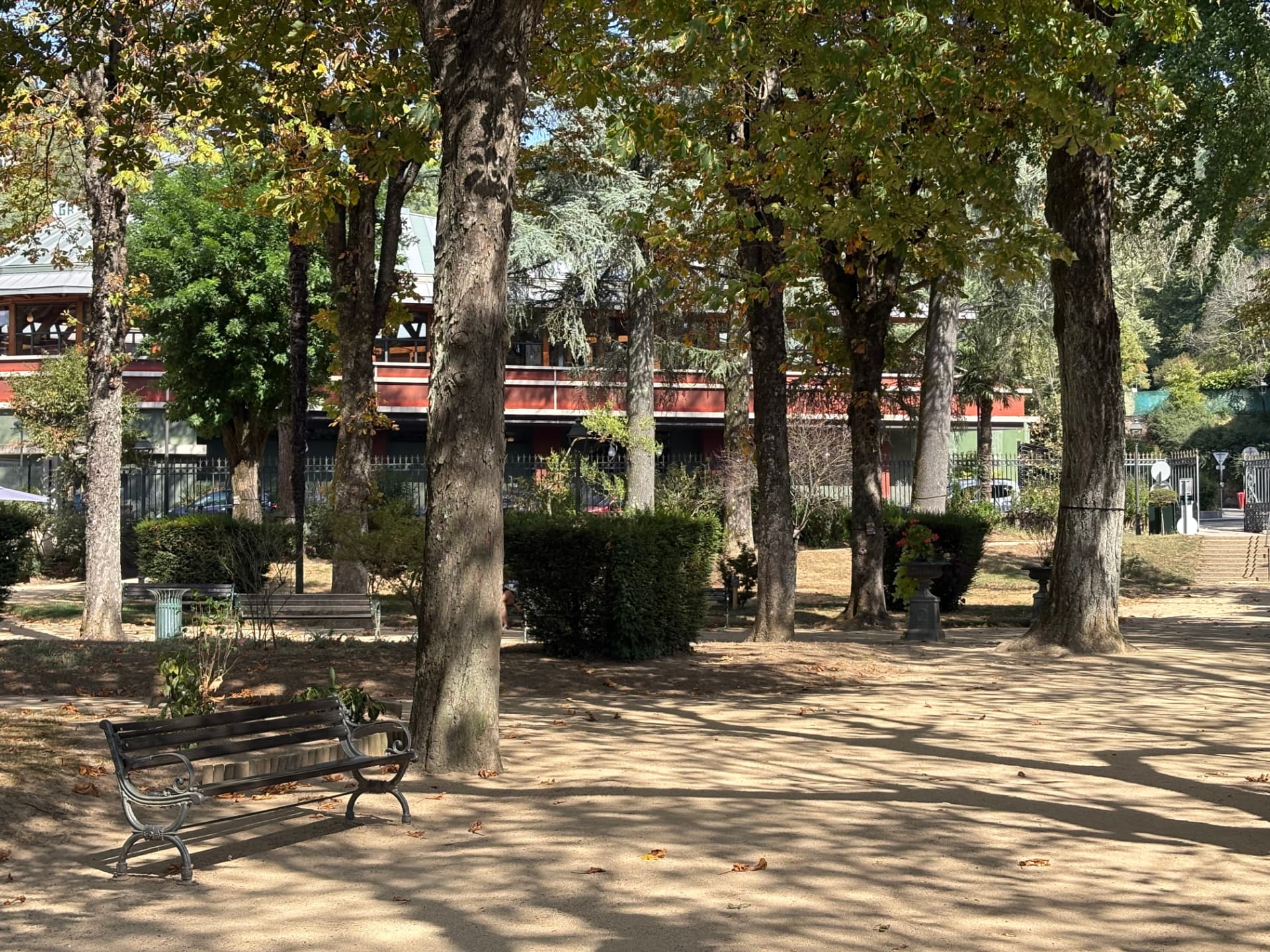 Parc arboré à proximité du Casino de Vals-les-Bains